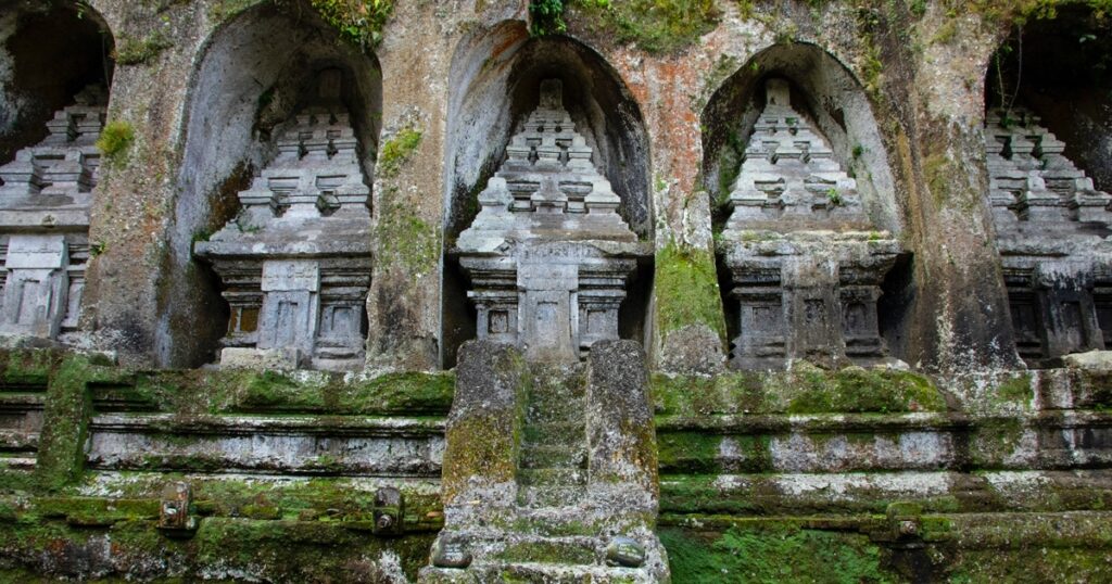 The legend or story about tampaksiring in bali